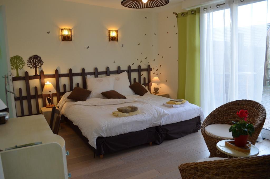 Couette Et Cafe Creme Bed & Breakfast Le Coudray Room photo
